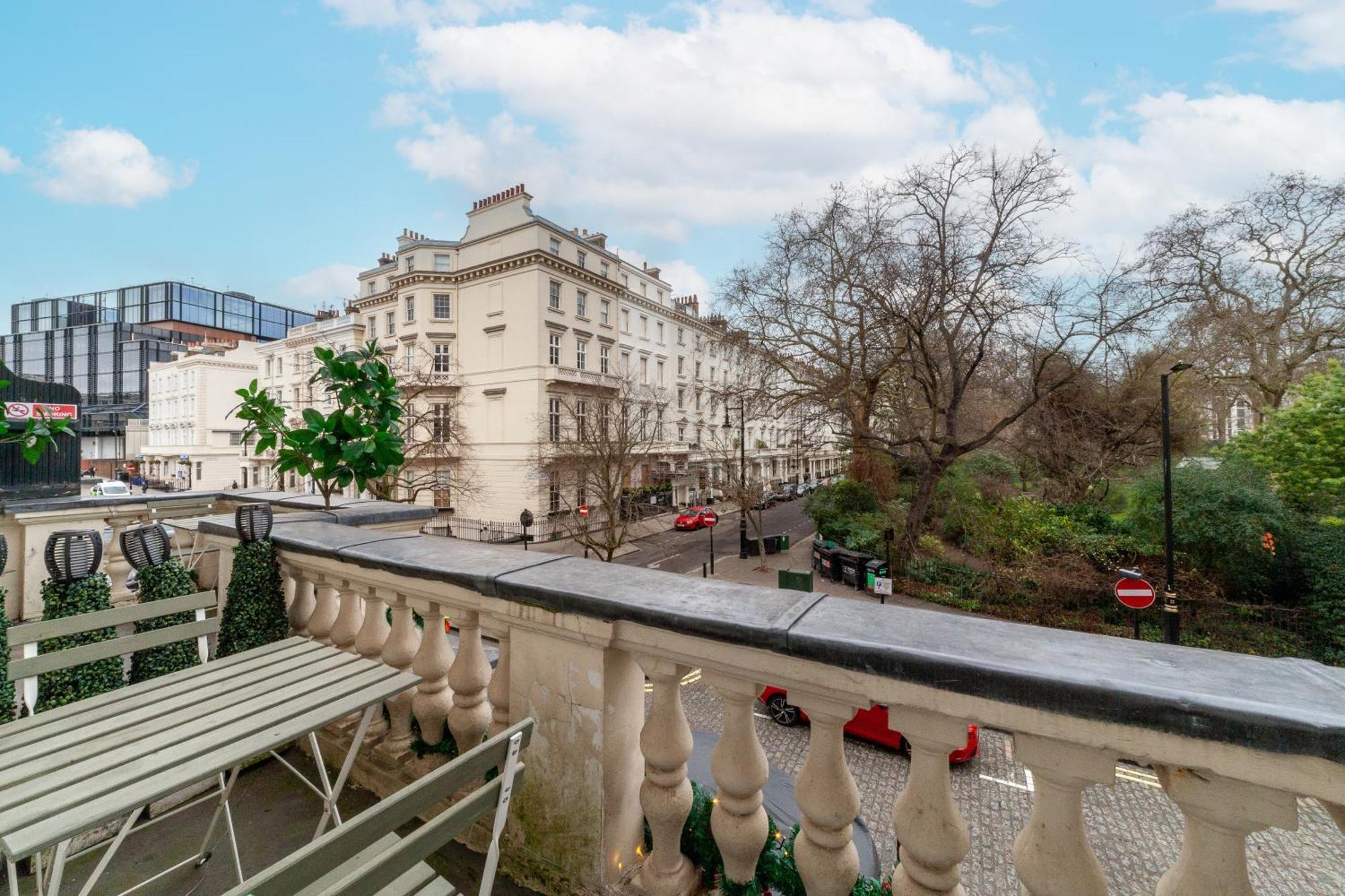 Jubilee Hotel Victoria London Exterior photo