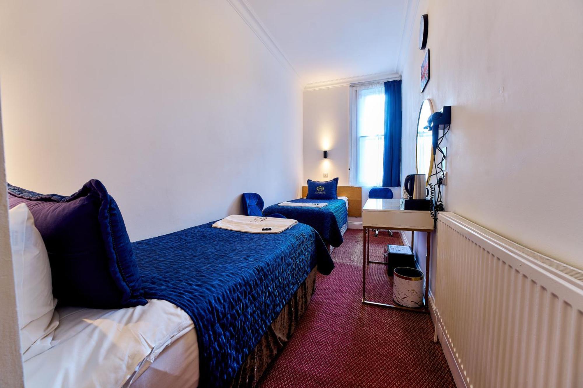 Jubilee Hotel Victoria London Exterior photo
