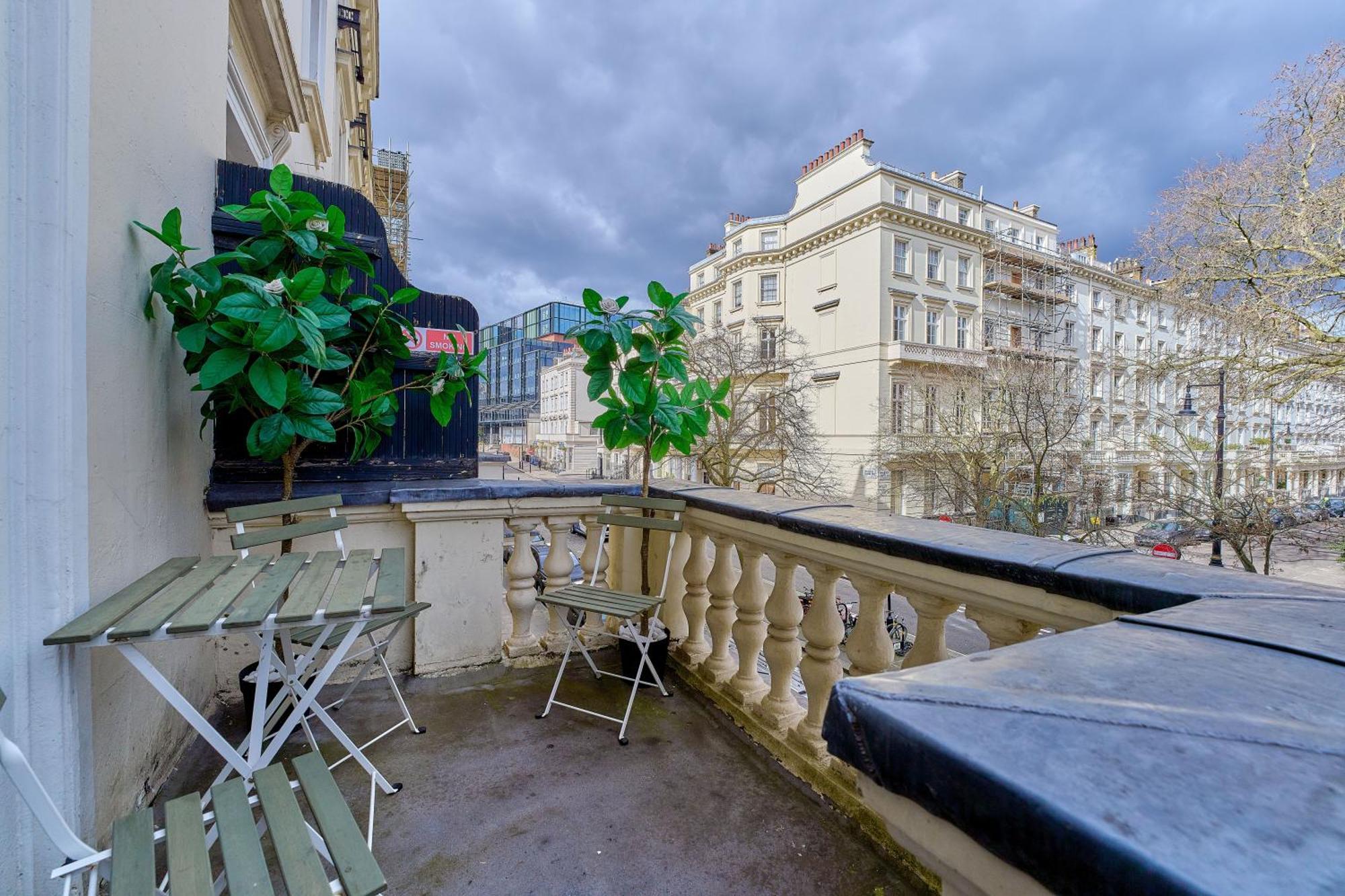 Jubilee Hotel Victoria London Exterior photo