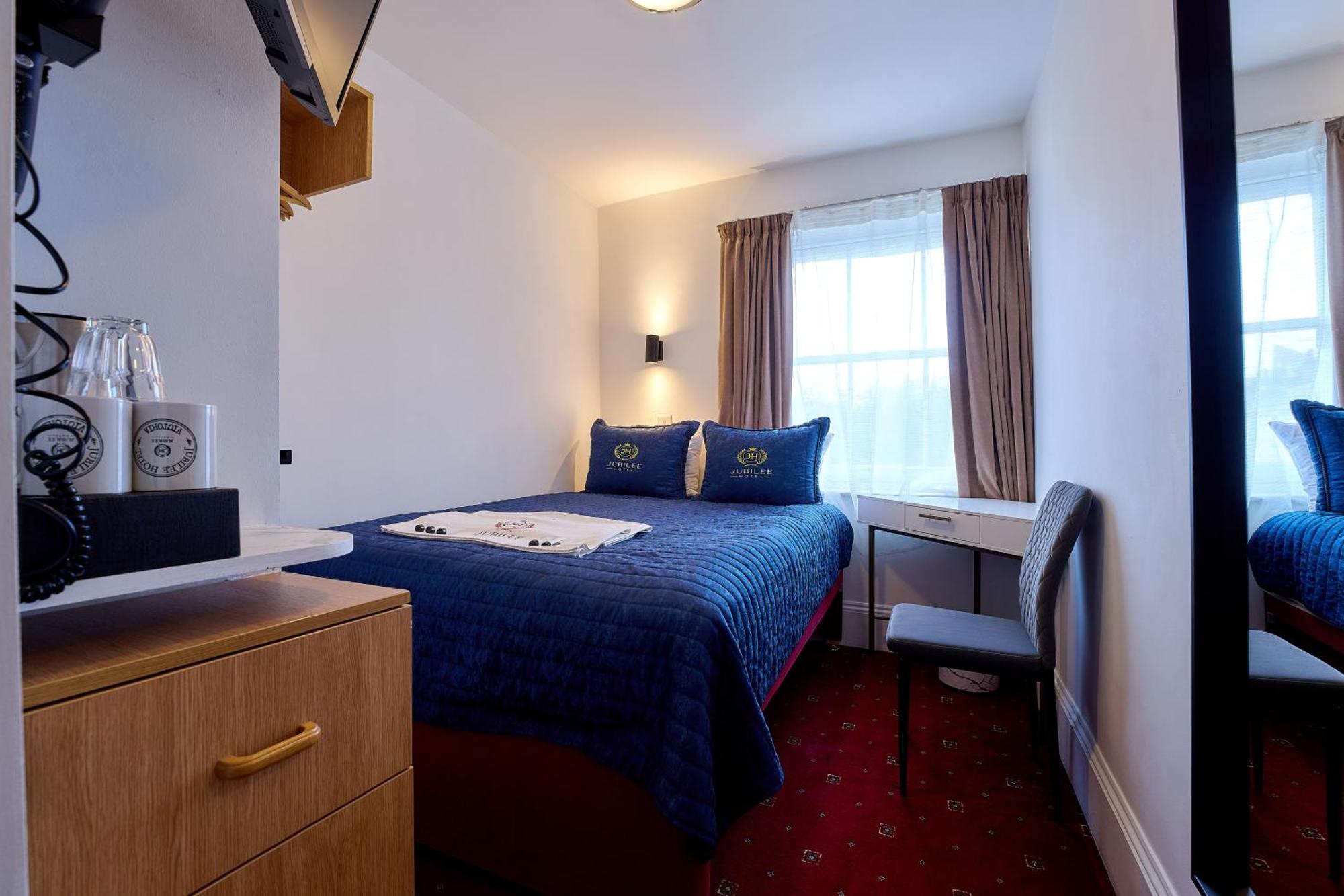 Jubilee Hotel Victoria London Exterior photo