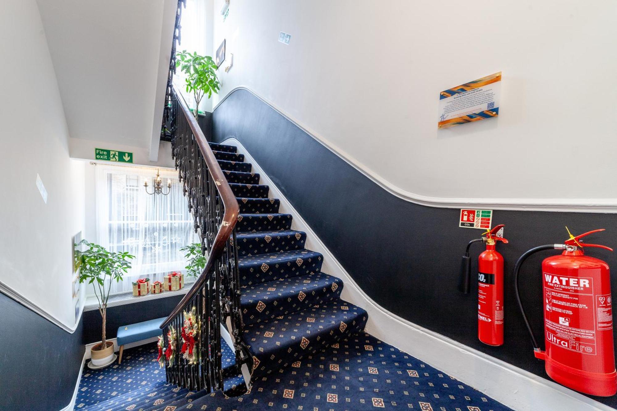 Jubilee Hotel Victoria London Exterior photo