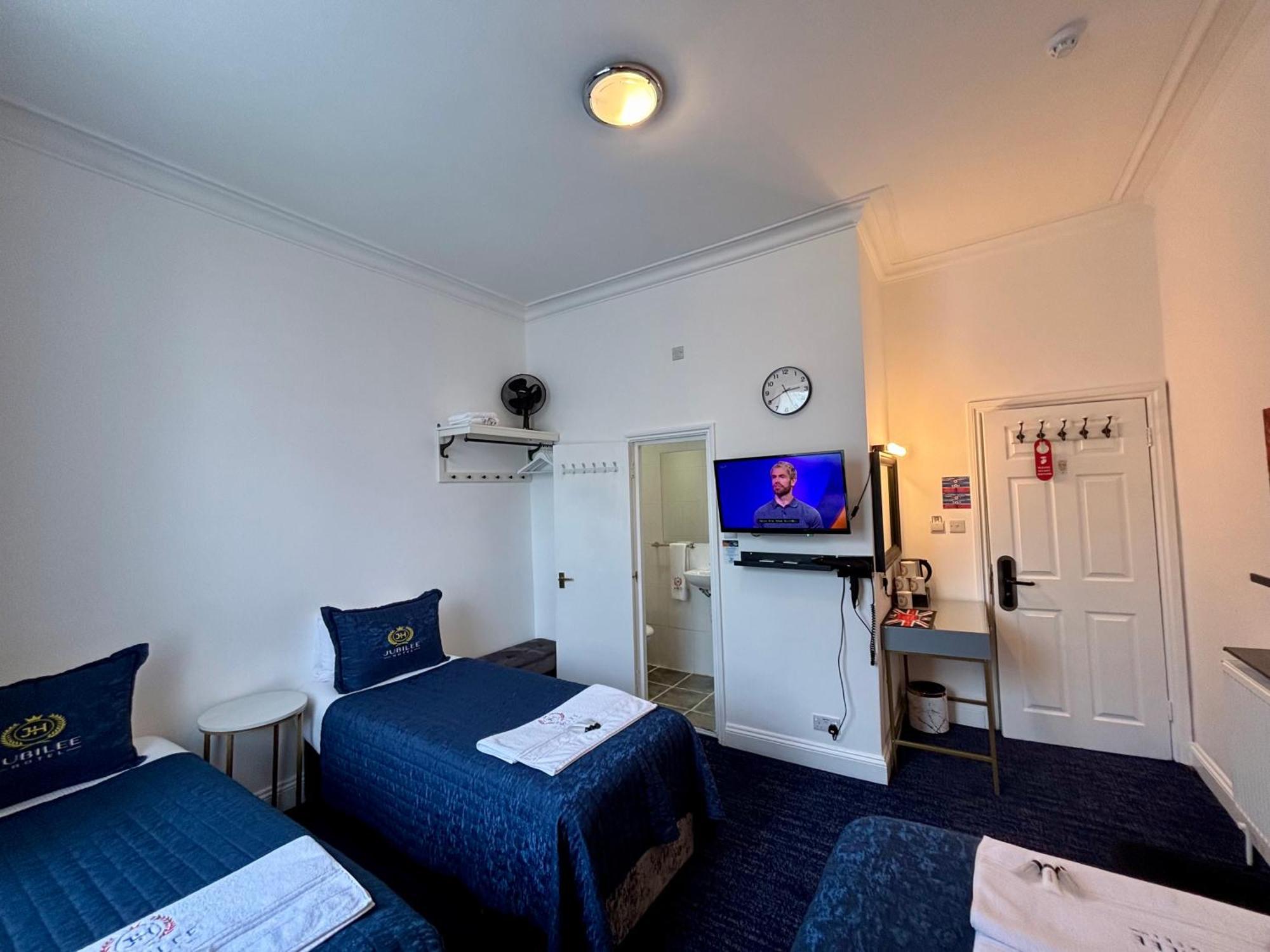 Jubilee Hotel Victoria London Exterior photo