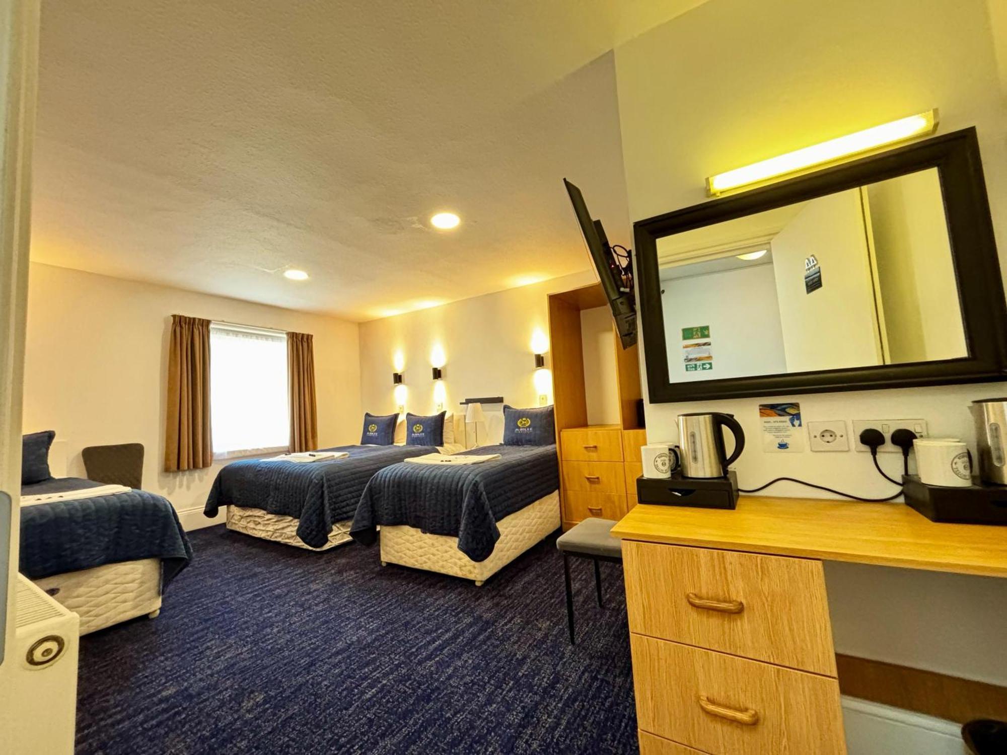 Jubilee Hotel Victoria London Exterior photo