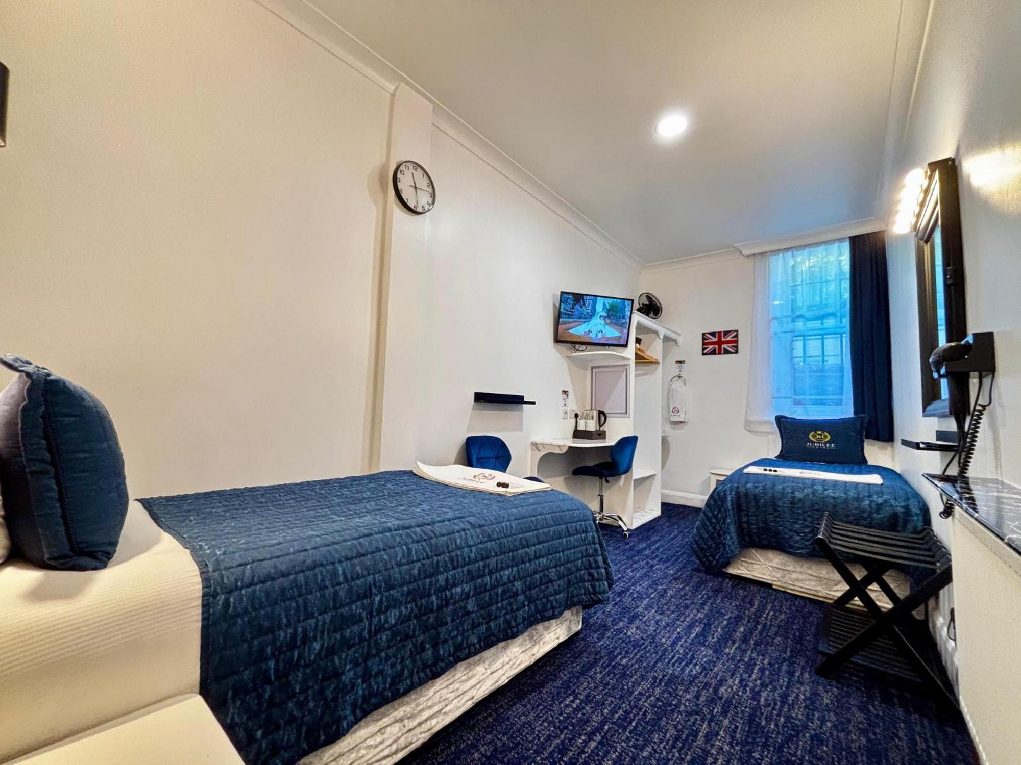 Jubilee Hotel Victoria London Exterior photo